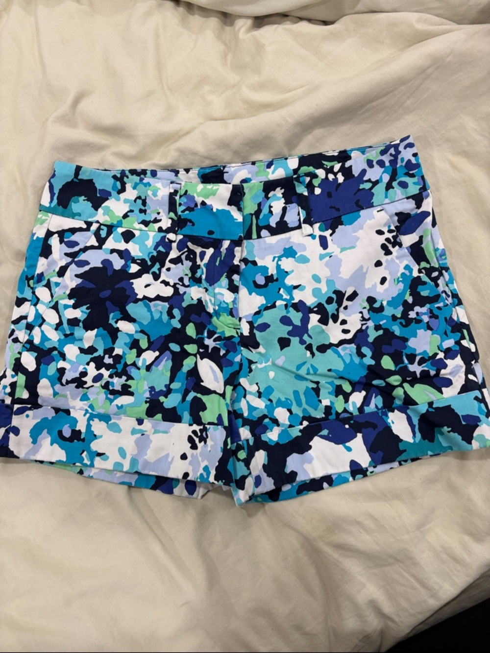 New York & Company Multi-Blue Floral Print Shorts
